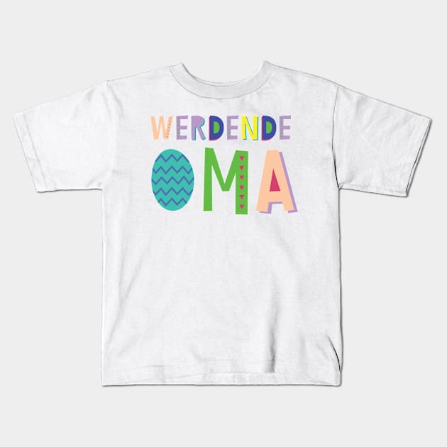 Werdende Oma Geschenk Kids T-Shirt by BetterManufaktur